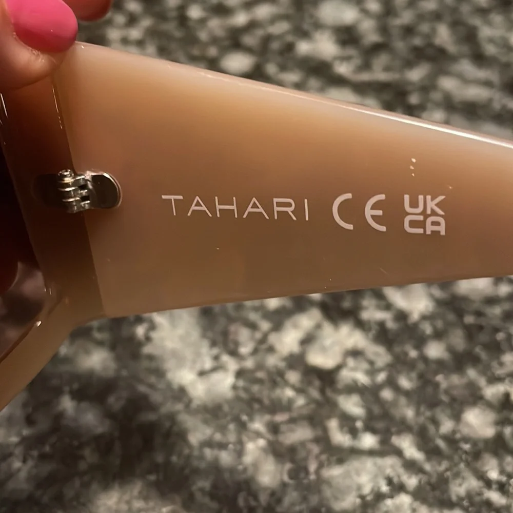Vintage Tahari‎ shades